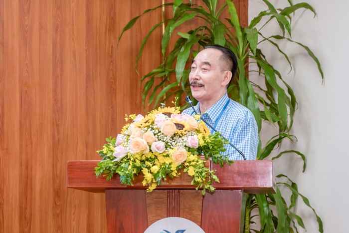 Phó Giáo sư, Tiến sĩ Nguyễn Như Phát - Trưởng Khoa Luật Trường Đại học Hòa Bình trình bày tham luận tại Hội thảo.
