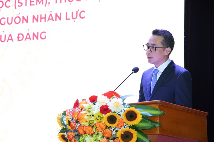 Giáo sư, Tiến sĩ Chử Đức Trình – Hiệu trưởng Trường Đại học Công nghệ, Đại học Quốc gia Hà Nội phát biểu