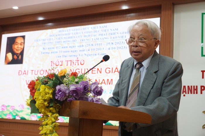 Giáo sư, Nhà giáo Nhân dân Nguyễn Mậu Bành phát biểu khai mạc Hội thảo.