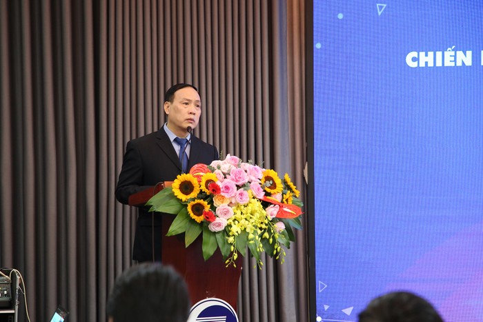 Giáo sư Nguyễn Đình Đức phát biểu chỉ đạo.