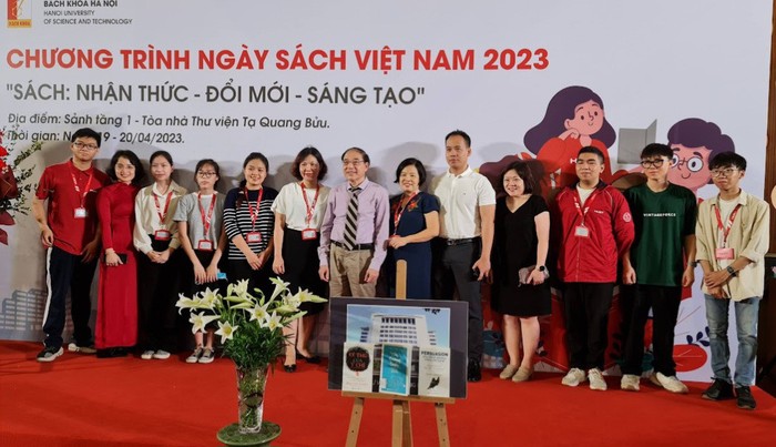 Lãnh đạo Viện tham dự Chương trình Ngày sách Việt Nam tại Đại học Bách khoa Hà Nội.