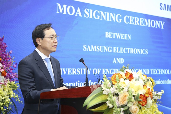 Ông Jooho Choi, Tổng Giám đốc Tổ hợp Samsung Việt Nam chia sẻ tại chương trình.