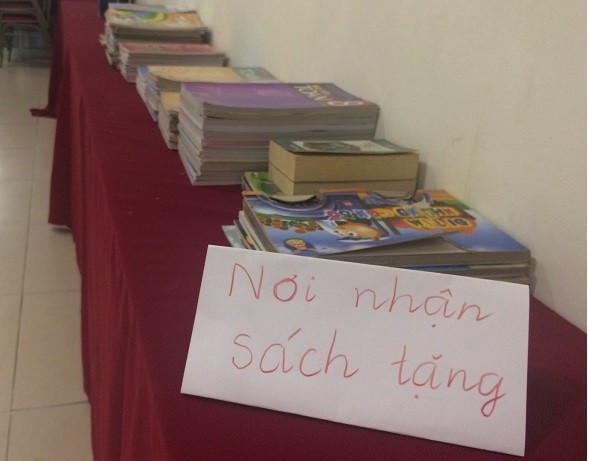 Hình ảnh nơi nhận sách tặng của mọi người để chuyển tới các em học sinh miền núi. (Ảnh: Ngọc Bích)