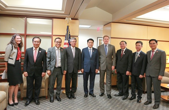 Hình ảnh đoàn đại diện Việt Nam đến thăm và làm việc tại Bộ Ngoại giao và Bộ Thương mại Hoa Kỳ