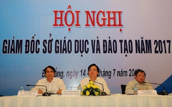 Bộ trưởng Bộ Giáo dục và Đào tạo Phùng Quang Nhạ chủ trì hội nghị