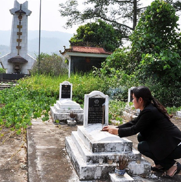 Hình ảnh nấm mộ người liệt sĩ Xuân Trường tại nghĩa trang liệt sĩ huyện Bảo Lạc (Ảnh: Tuoitre.vn)