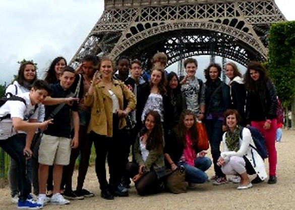 Hình ảnh nhóm học sinh lớp 11 đi trao đối 2 tuần ở Pháp (Ảnh: tác giả cung cấp)