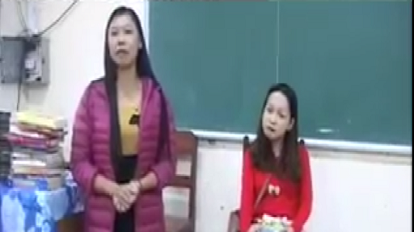 Hình ảnh cô Lê Nam Linh và cô học trò thành đạt Trần Trà My (Ảnh chụp màn hình: từ kênh Youtube Lớp học niềm vui).