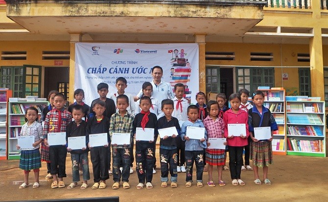 Vietravel Hà Nội tiếp tục thực hiện chương trình thiện nguyện tới các em nhỏ vùng cao.
