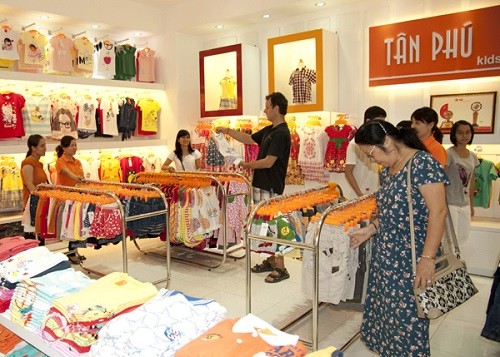 Đi lên từ khi phân khúc quần áo thời trang cho trẻ em còn chưa phát triển, Tân Phú đã nhanh chóng chiếm lĩnh thị trường và mở rộng quy mô với 1 chi nhánh tại Thành phố Hồ Chí Minh và 40 cửa hàng trên toàn quốc.