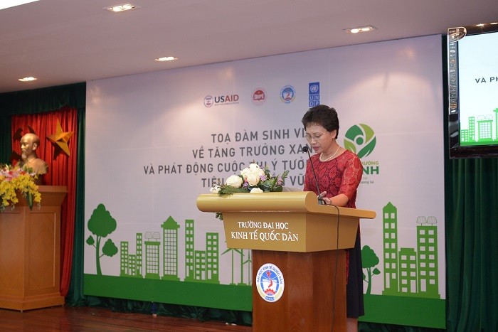Hình ảnh bà Lê Thu Hoa - Trưởng khoa Môi trường và Đô thị - Đại học Kinh tế Quốc dân.