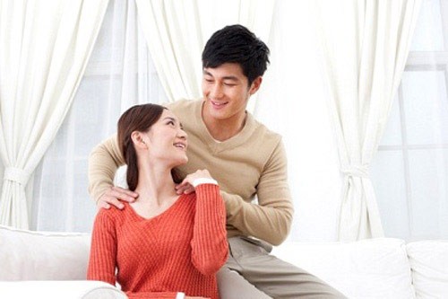 Người chồng luôn yêu thương, chia sẻ cùng với vợ (Ảnh minh họa: phunuonline.com.vn).