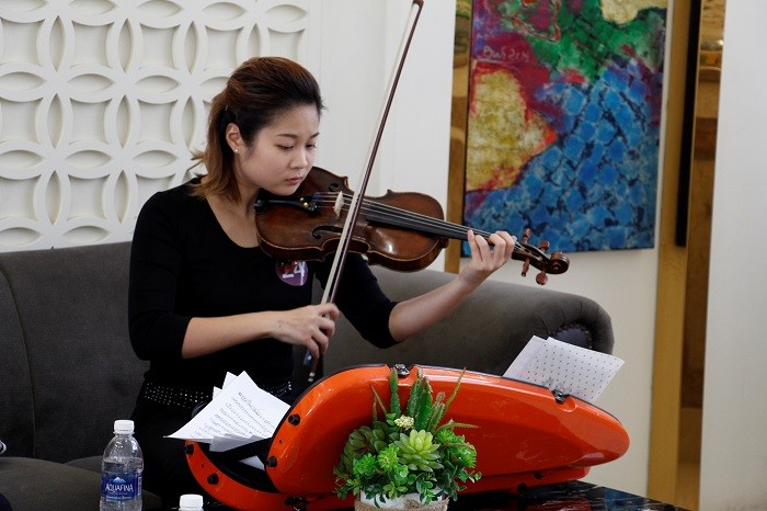 Nghệ sĩ Hồng Nhung trước giờ vào thi tuyển chọn Sun Symphony Orchestra.