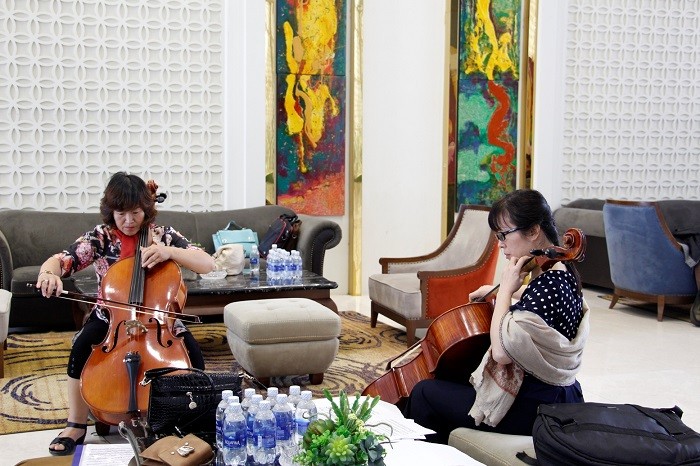 Nghệ sỹ cello Nguyễn Anh Tú và Ngọc Mai Hoa.