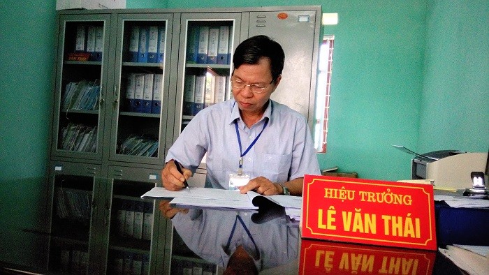 Anh Lê Văn Thái - hiệu trưởng Trường trung học cơ sở xã Xuân Phương (Ảnh: tác giả cung cấp).