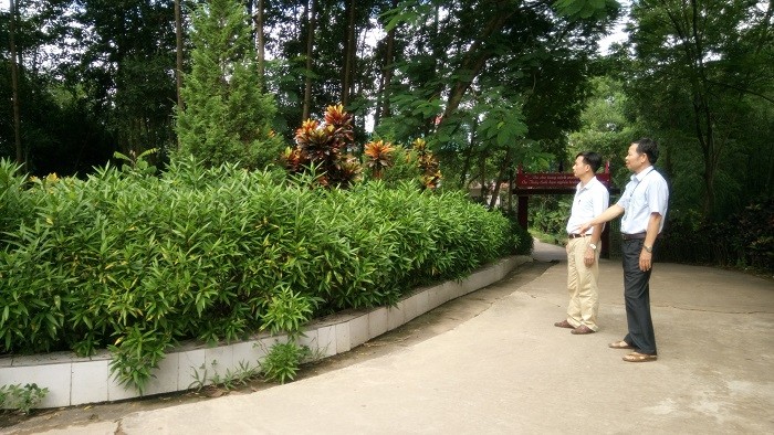 Khuôn viên Trường trung học cơ sở Xuân Phương được chỉnh trang xanh sạch đẹp (Ảnh: tác giả cung cấp).