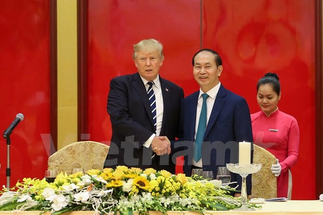 Chủ tịch nước Trần Đại Quang chủ trì Quốc yến chào mừng Tổng thống Donald Trump và Đoàn đại biểu cấp cao Hoa Kỳ. (Ảnh: Minh Sơn).