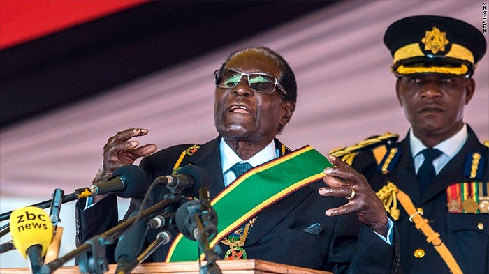 Tổng thống Zimbabwe Robert Mugabe phát biểu trong một buổi lễ (Ảnh: Reuters).