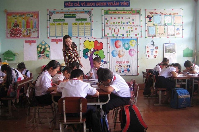Có nên duy trì mô hình dạy học 2 buổi/ngày bậc trung học khi không hiệu quả (Ảnh minh họa: baogialai.com.vn).