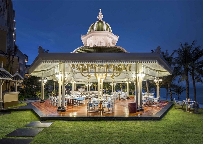 JW Marriott Phu Quoc Emerald Bay với thiết kế trang trọng và hiện đại.