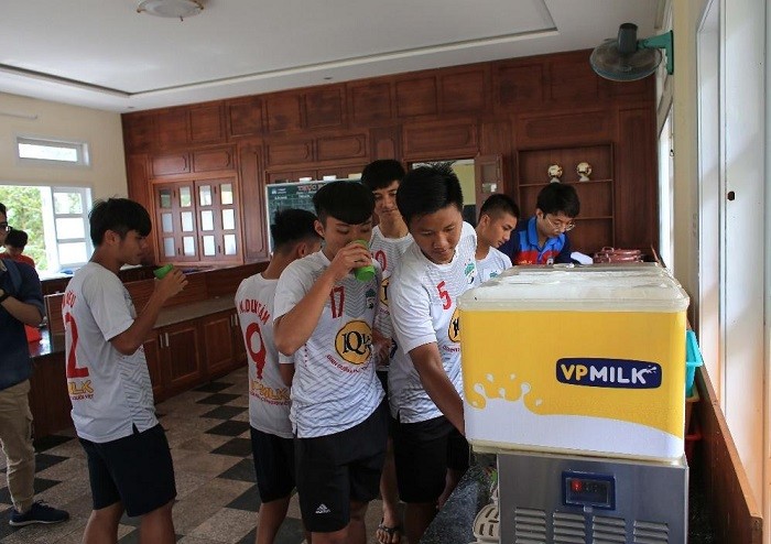 Các cầu thủ Hoàng Anh Gia Lai uống mỗi ngày 1 lít sữa IQLac Pro theo đủ lượng sữa khuyến nghị.