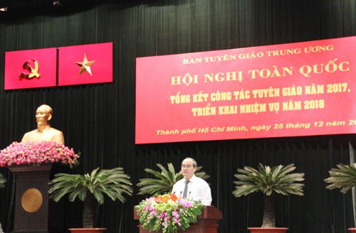 Đồng chí Nguyễn Thiện Nhân phát biểu tại Hội nghị.