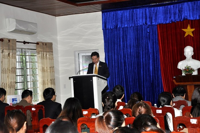 Phó giáo sư, Tiến sĩ Trần Xuân Bách - Phó hiệu trưởng nhà trường phát biểu tại buổi lễ.