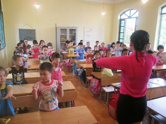 Giảng dạy kĩ năng sống ở bậc tiểu học (Ảnh minh họa: phuonghong.edu.vn).