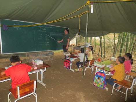 Giáo viên giảng dạy tại vùng miền núi khó khăn (Ảnh minh họa: cand.com.vn).