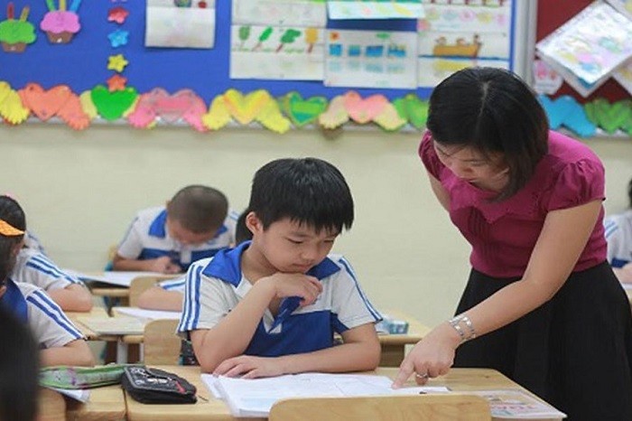 Đề xuất tăng hệ số lương, bỏ phụ cấp ưu đãi, phụ cấp thâm niên giáo viên (Ảnh minh họa: laodong.vn)
