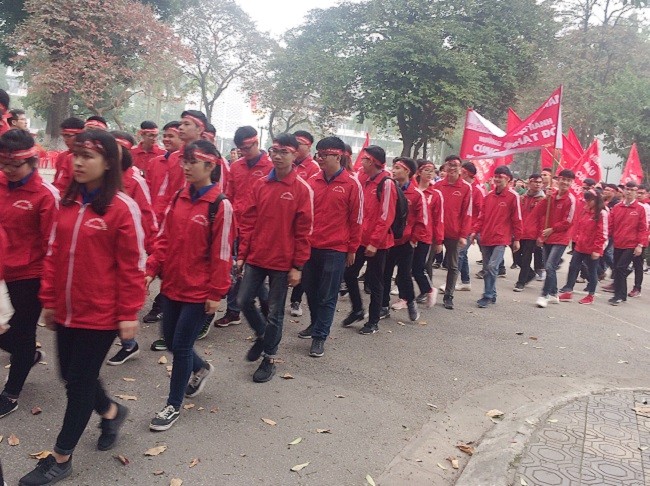 Ngày Chủ Nhật đỏ lần thứ X – năm 2018 tổ chức tại Trường đại học Bách Khoa (Hà Nội), đã thu hút đông đảo các bạn sinh viên cùng nhau tham gia (Ảnh: An Nhiên).