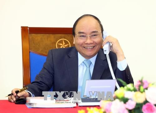 Thủ tướng Nguyễn Xuân Phúc gọi điện chúc mừng đội tuyển U23 Việt Nam thắng đội tuyển Qatar bước vào trận chung kết U23 châu Á. Ảnh: TTXVN.