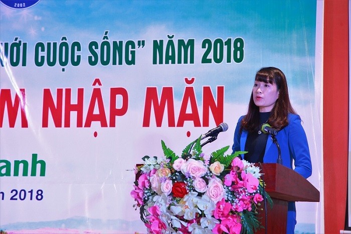Bà Hà Thị Bích Hồng phát biểu tại lễ phát động cuộc thi “Biến đổi khí hậu với Cuộc sống” năm 2018.