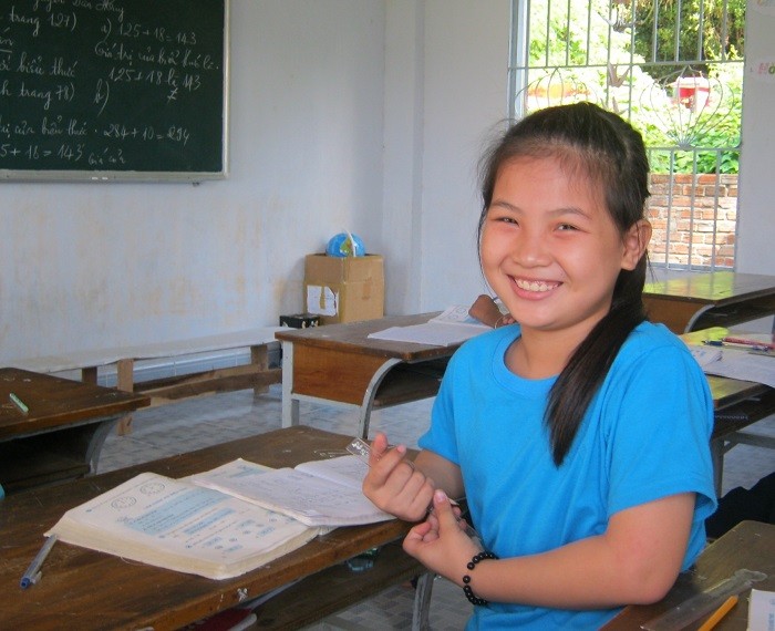Nụ cười của một cô bé trong lớp học tình thương ở chùa Thanh Sơn (Ảnh: tác giả cung cấp).