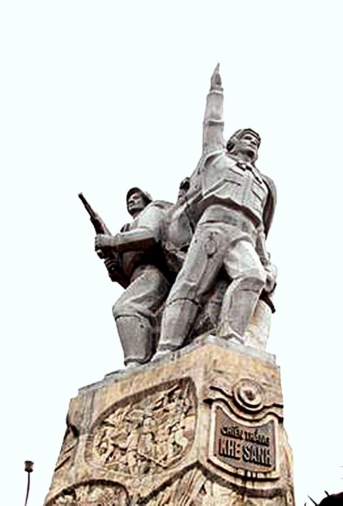 Tượng đài chiến thắng Khe Sanh là minh chứng của một thời lửa đạn (Ảnh: tác giả cung cấp).