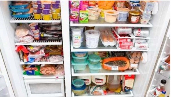 Những cách đơn giản để giữ tủ lạnh luôn sạch sẽ trong ngày Tết (Ảnh: theo Health Magazine).