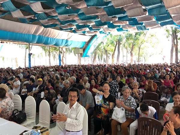 Gần 2.000 người cao tuổi hào hứng tham gia Hội thảo.
