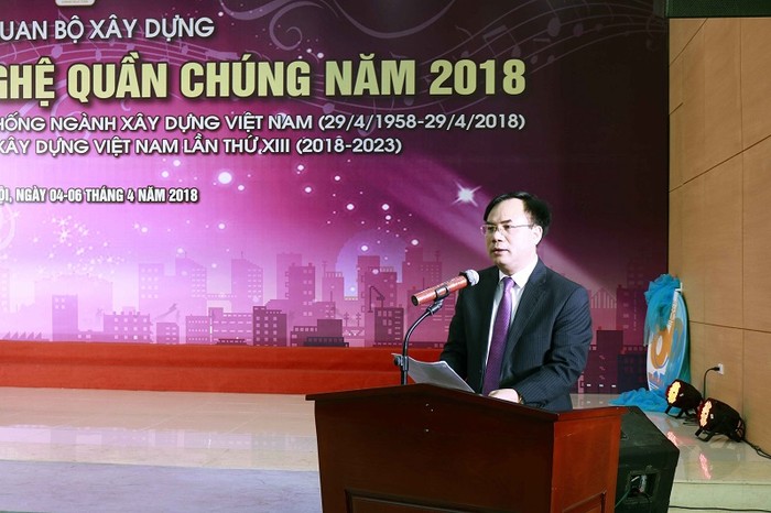 Thứ trưởng Bộ Xây dựng Nguyễn Văn Sinh phát biểu khai mạc Liên hoan.