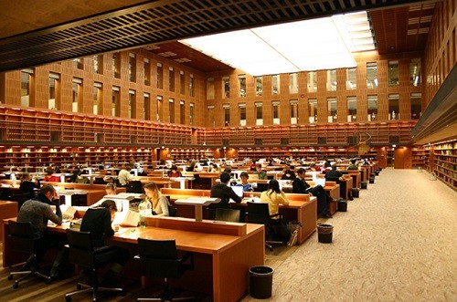 Phòng đọc chính của thư viện, TU Dresden (Ảnh: tác giả cung cấp).