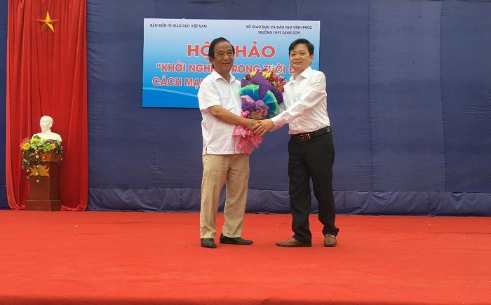 Thầy Đỗ Mạnh Hùng và Giáo sư, Nhà giáo nhân dân Nguyễn Lân Dũng.