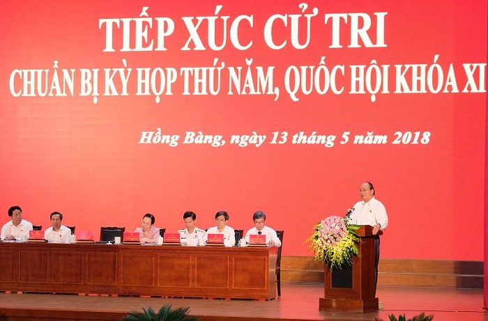 Thủ tướng Nguyễn Xuân Phúc tiếp xúc cử tri và làm việc tại Hải Phòng để chuẩn bị cho kỳ họp thứ 5 Quốc hội khóa XIV. Ảnh: VGP.