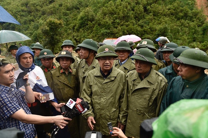 Phó Thủ tướng Trịnh Đình Dũng biểu dương phóng viên các cơ quan thông tấn, báo chí.