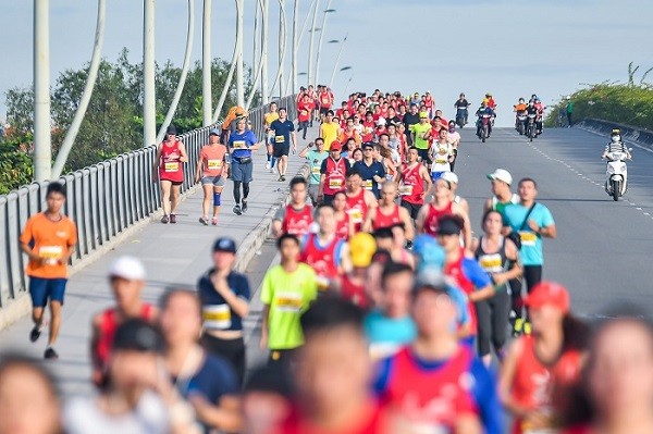 Rất đông các vận động viên cùng tham gia vào giải Marathon Quốc tế Thành phố Hồ Chí Minh Techcombank.