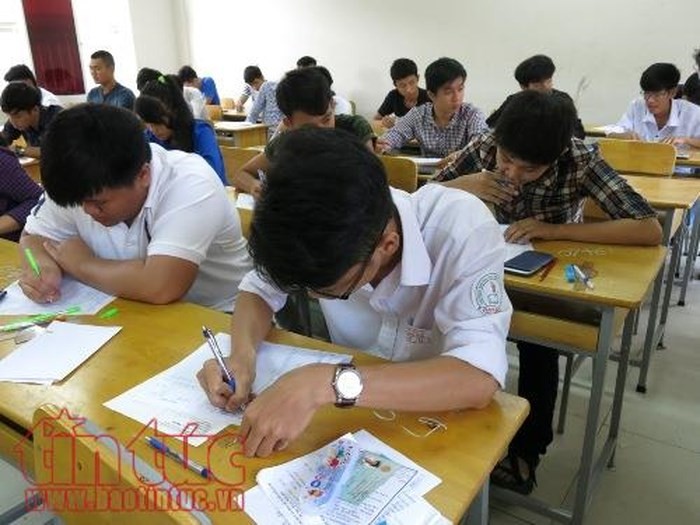 Các bạn thí sinh tham dự kì thi trung học phổ thông Quốc gia (Ảnh minh họa: baotintuc.vn).