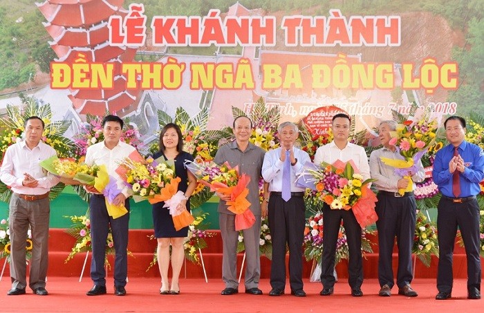 Chủ tịch hội đồng quản trị và Ngân hàng SHB đã quyên góp hơn 4 tỷ đồng để xây dựng Đền thờ Ngã Ba Đồng Lộc (tỉnh Hà Tĩnh).