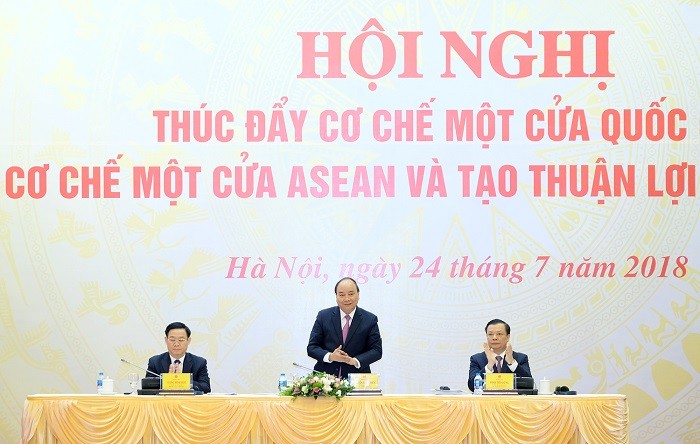 Thủ tướng Nguyễn Xuân Phúc chủ trì hội nghị về cơ chế một cửa quốc gia, cơ chế một cửa Asean và tạo thuận lợi thương mại.