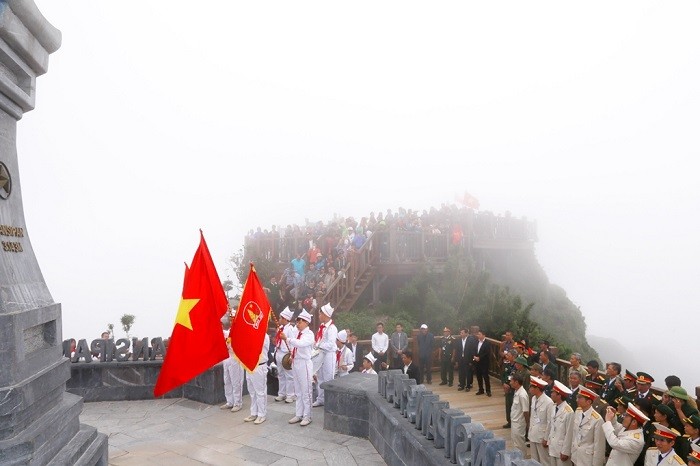 Lễ thượng cờ thiêng liêng trên đỉnh Fansipan.