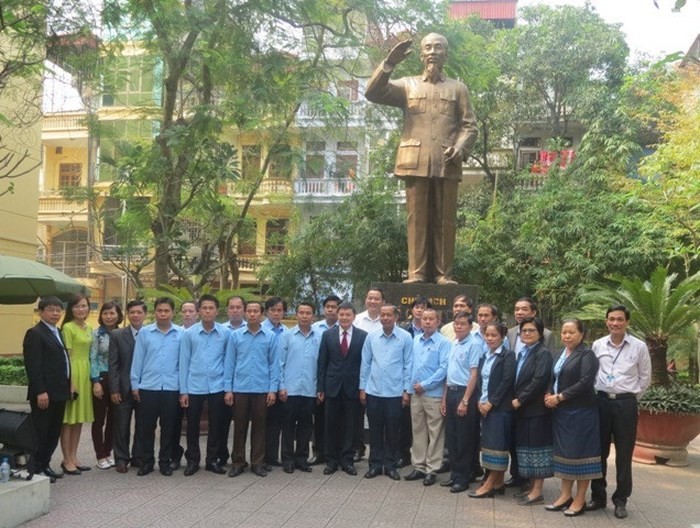 Tượng đài Chủ tịch Hồ Chí Minh trong sân trường Đại học Công đoàn có ý nghĩa lịch sử to lớn. (Ảnh: TL)