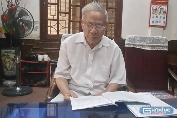 Ông Nguyễn Chất - Nguyên Giám đốc Sở Giáo dục và đào tạo tỉnh Quảng Bình là một trong những người đầu tiên tiếp cận lớp Toán đặc biệt.