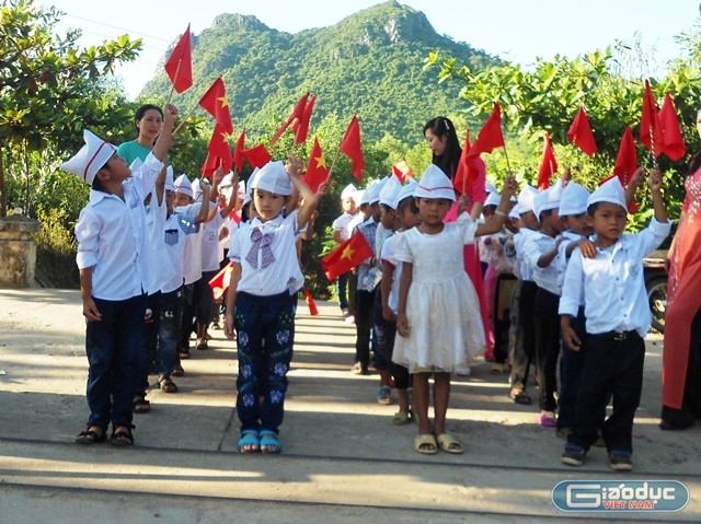 Học sinh miền núi Quảng Bình khai giảng năm học mới. (Ảnh: Thủy Phan)